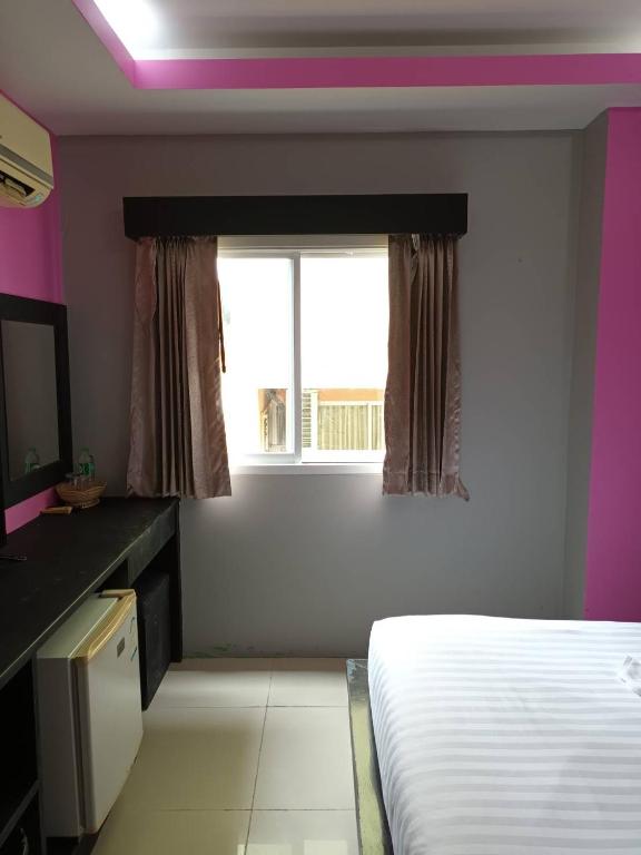 Postel nebo postele na pokoji v ubytování Lavender Patong Hotel