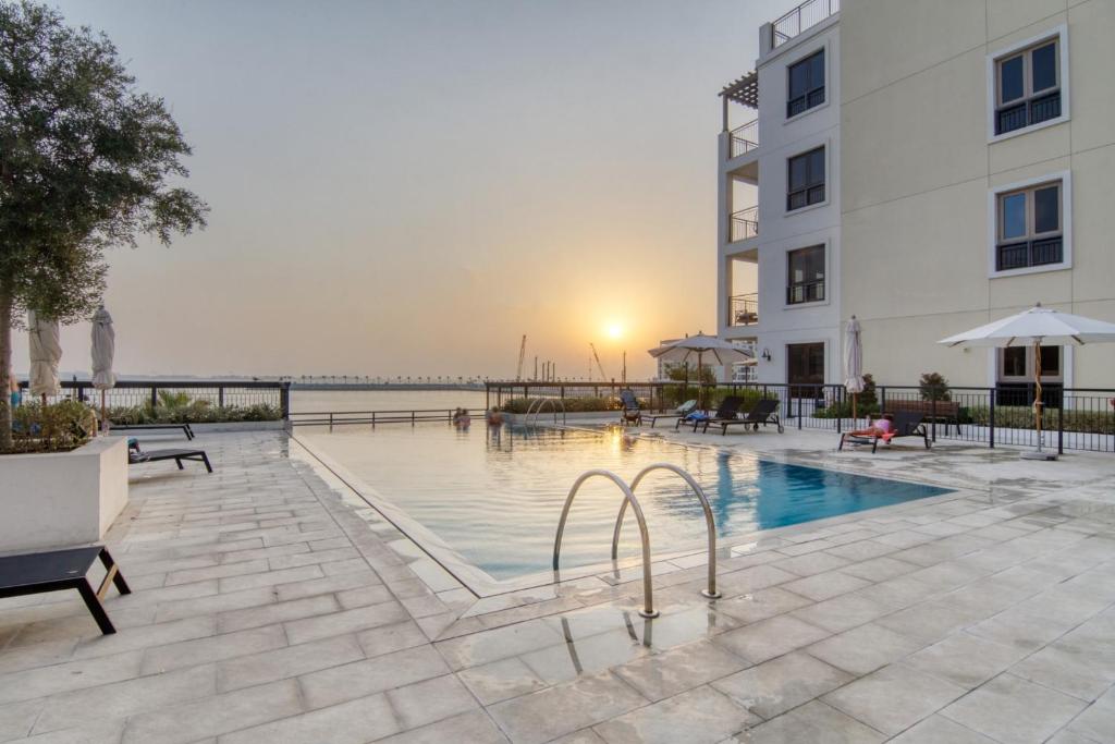 Fotografie z fotogalerie ubytování Spacious 2BR flat, La Rive 2 v Dubaji