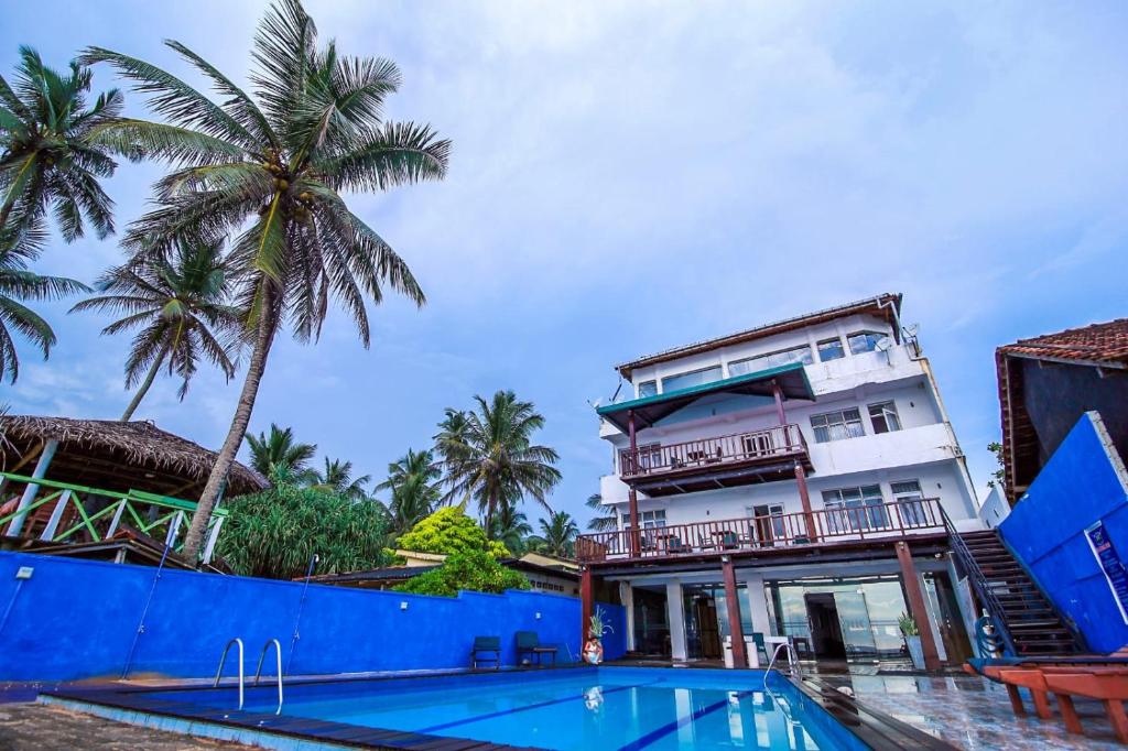 Bazén v ubytování Hotel Wewala Beach nebo v jeho okolí