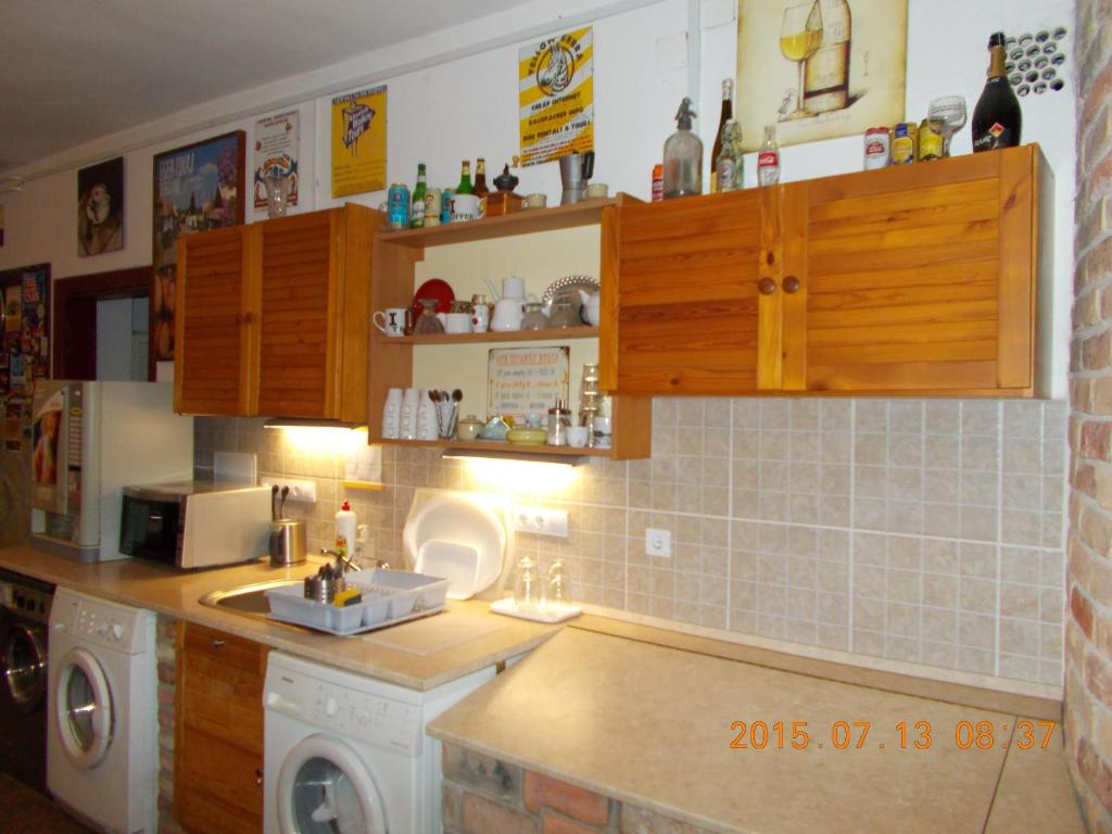 Kuchyň nebo kuchyňský kout v ubytování Hungaria Guesthouse