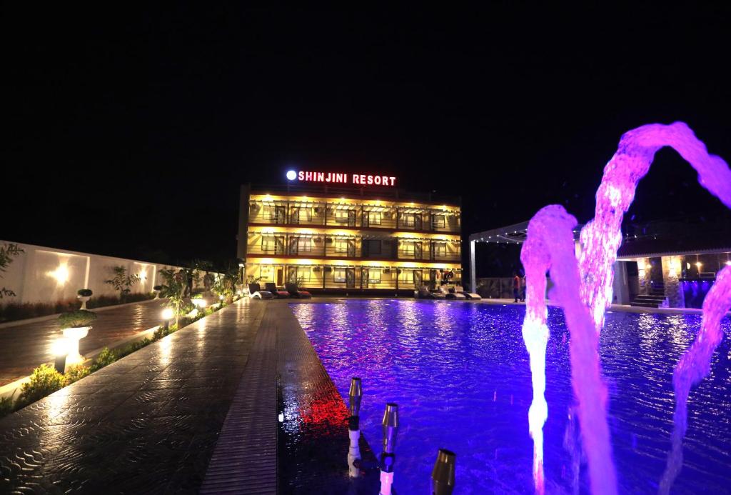 Bazén v ubytování Shinjini Resort nebo v jeho okolí