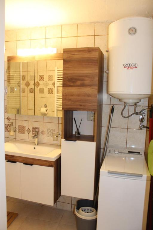 a small kitchen with a sink and a appliance at Point of view 2 in Pramanta