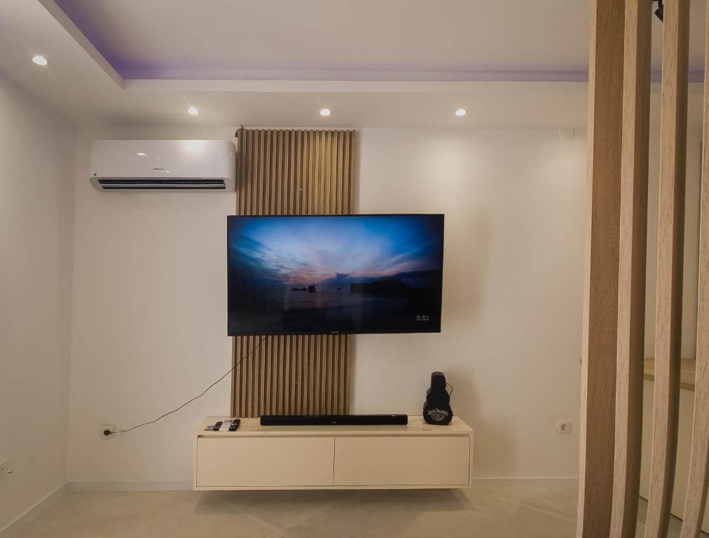 SereneHaven TV 또는 엔터테인먼트 센터