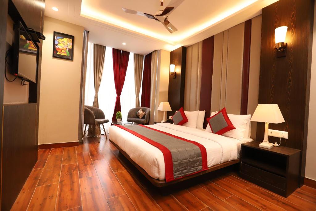 Postel nebo postele na pokoji v ubytování Hotel The Magic Tree - Paharganj New Delhi