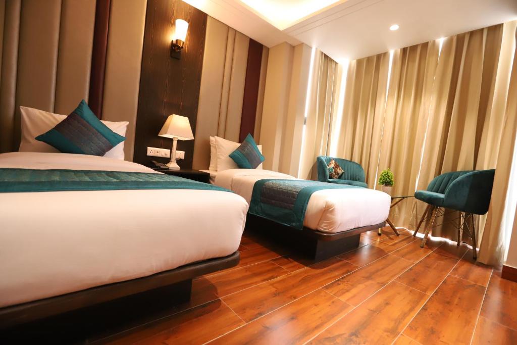 Postel nebo postele na pokoji v ubytování Hotel The Magic Tree - Paharganj New Delhi