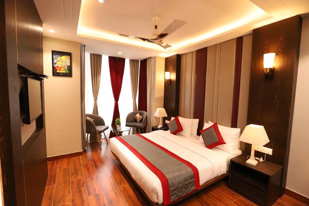 Postel nebo postele na pokoji v ubytování Hotel The Magic Tree - Paharganj New Delhi