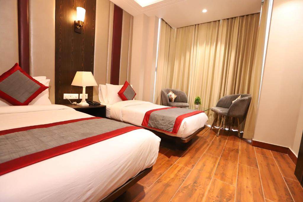 Postel nebo postele na pokoji v ubytování Hotel The Magic Tree - Paharganj New Delhi