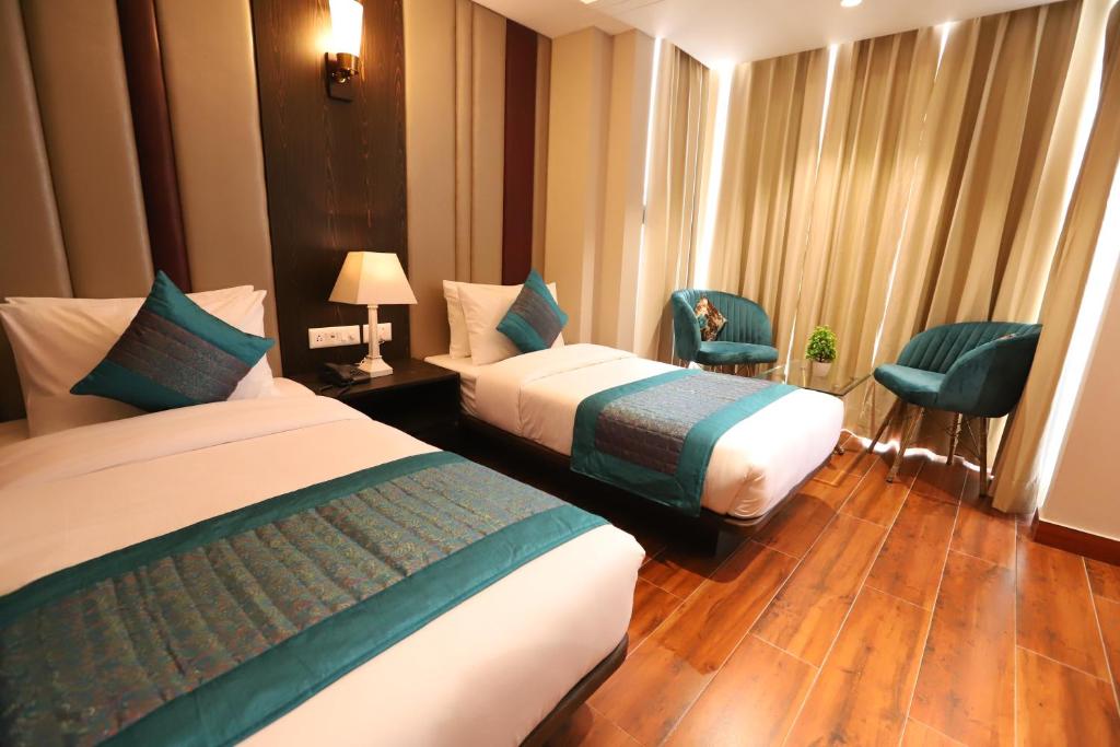 Postel nebo postele na pokoji v ubytování Hotel The Magic Tree - Paharganj New Delhi