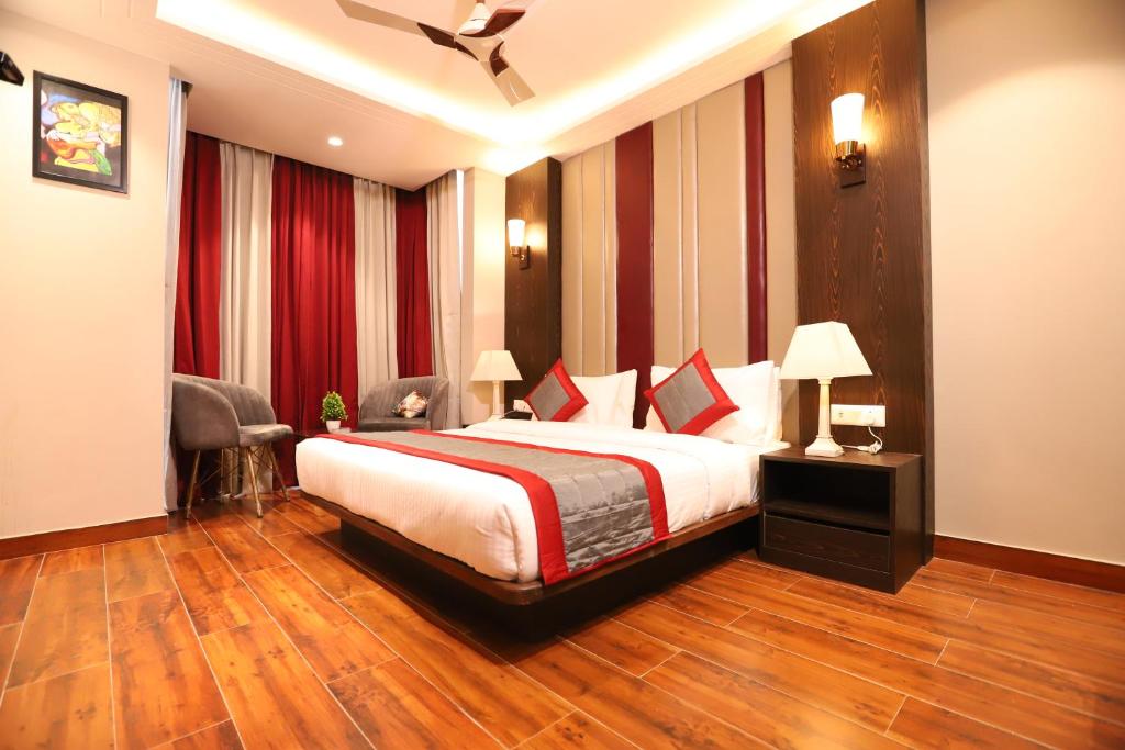 Postel nebo postele na pokoji v ubytování Hotel The Magic Tree - Paharganj New Delhi