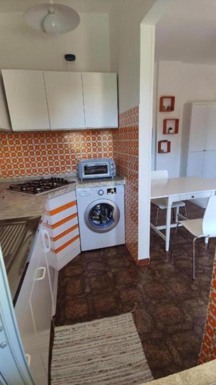 A kitchen or kitchenette at Hannalore - By Ligooria