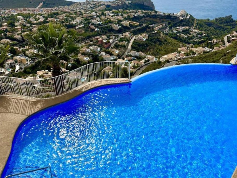 Πισίνα στο ή κοντά στο Two Bedroom apartment with breath-taking views