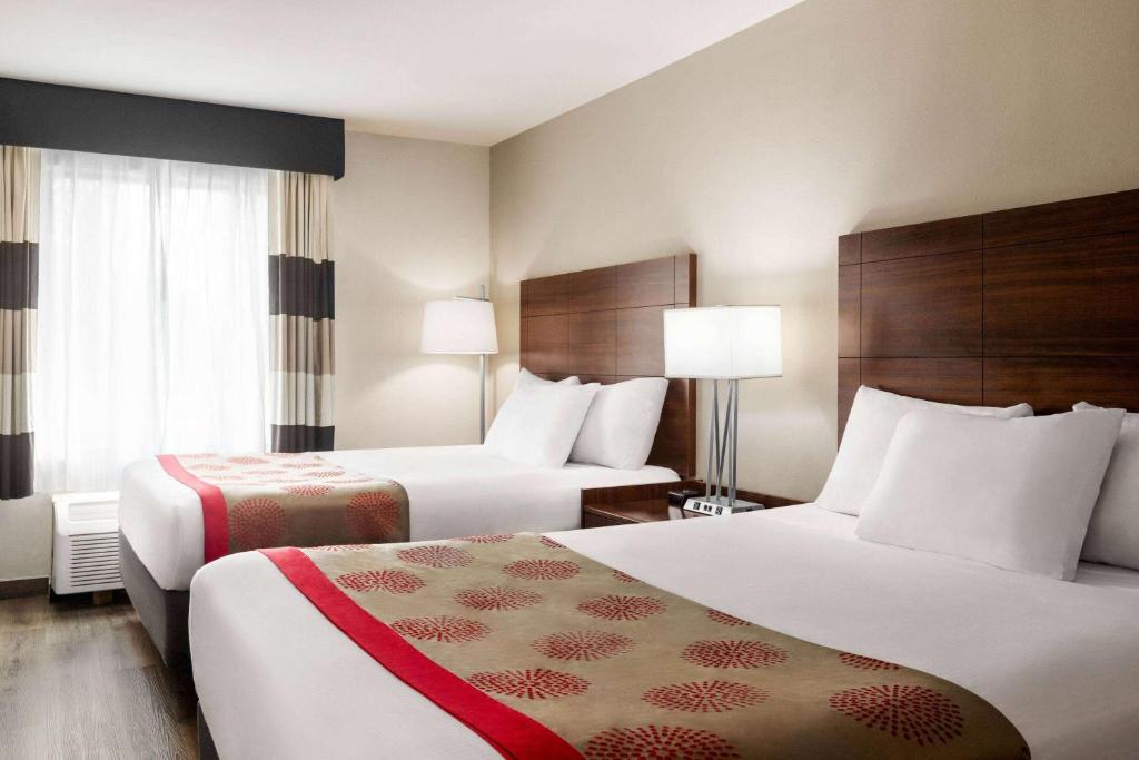 Ramada by Wyndham Sarasota Waterfront photo