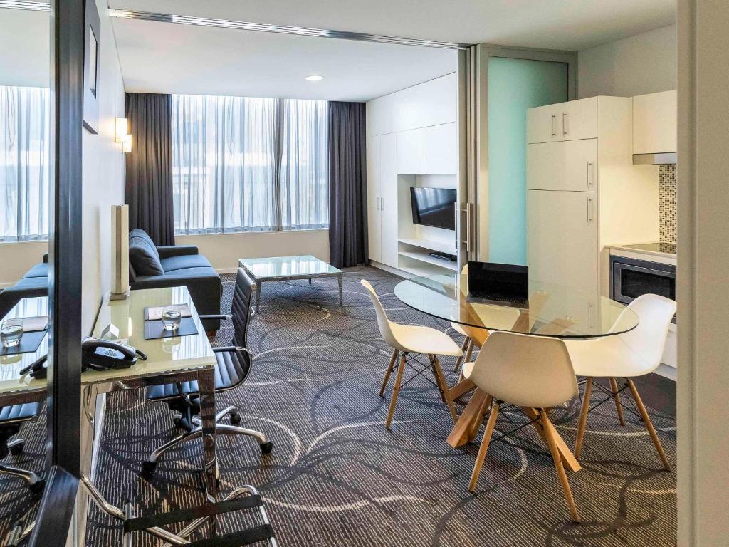 Adelaide Rockford - Resim 4