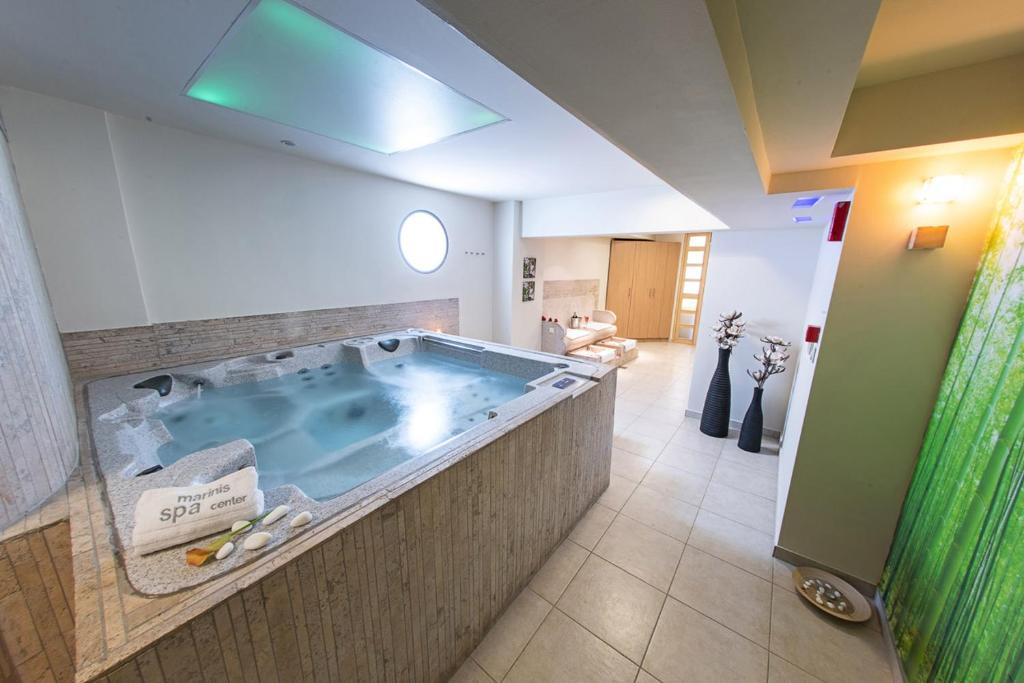 Koupelna v ubytování Vournelis Beach Hotel and Spa