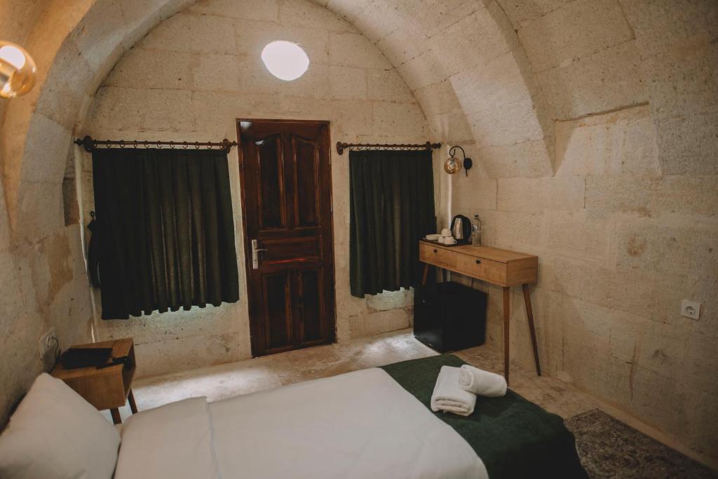 Postel nebo postele na pokoji v ubytování DAPHNE CAVE HOTEL