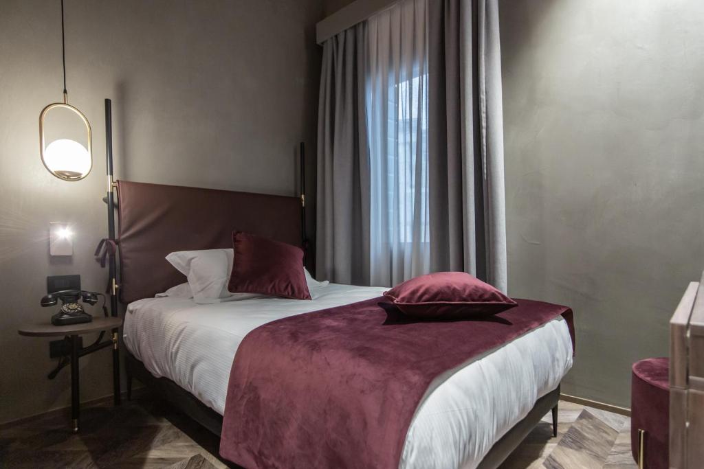 A bed or beds in a room at Hotel Forte del 48