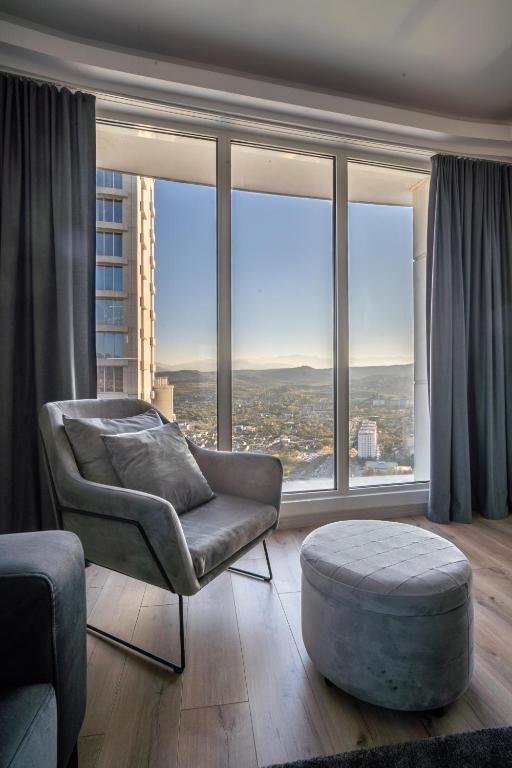 Sunrise Sky Lux Apartment, 33rd floor, Pool and Fitness Included