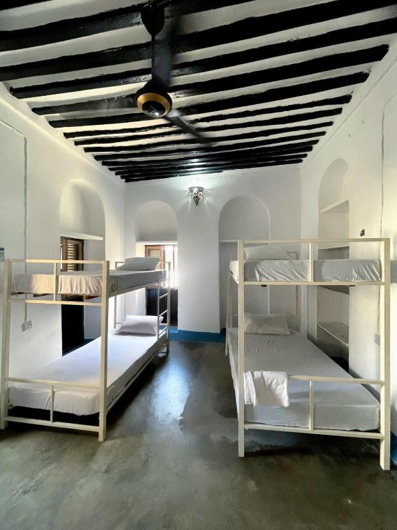 Postel nebo postele na pokoji v ubytování STONE TOWN RAFIKI HOSTEL