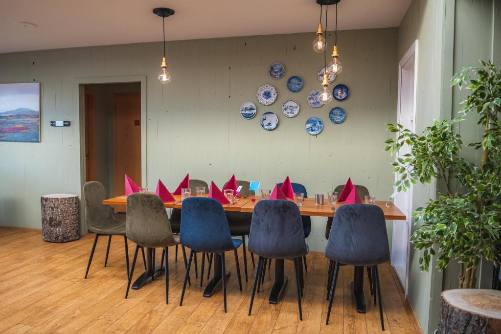 A seating area at Hotel Breiddalsvik