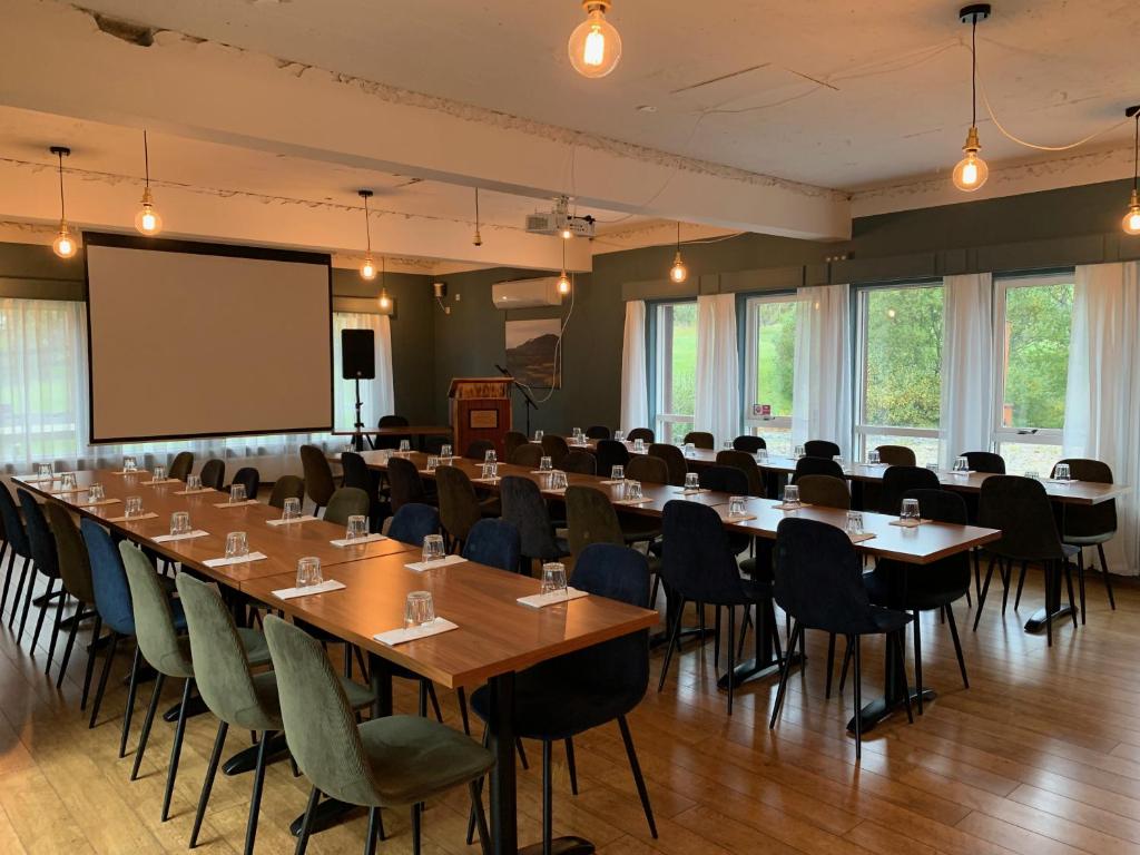 A restaurant or other place to eat at Hotel Breiddalsvik