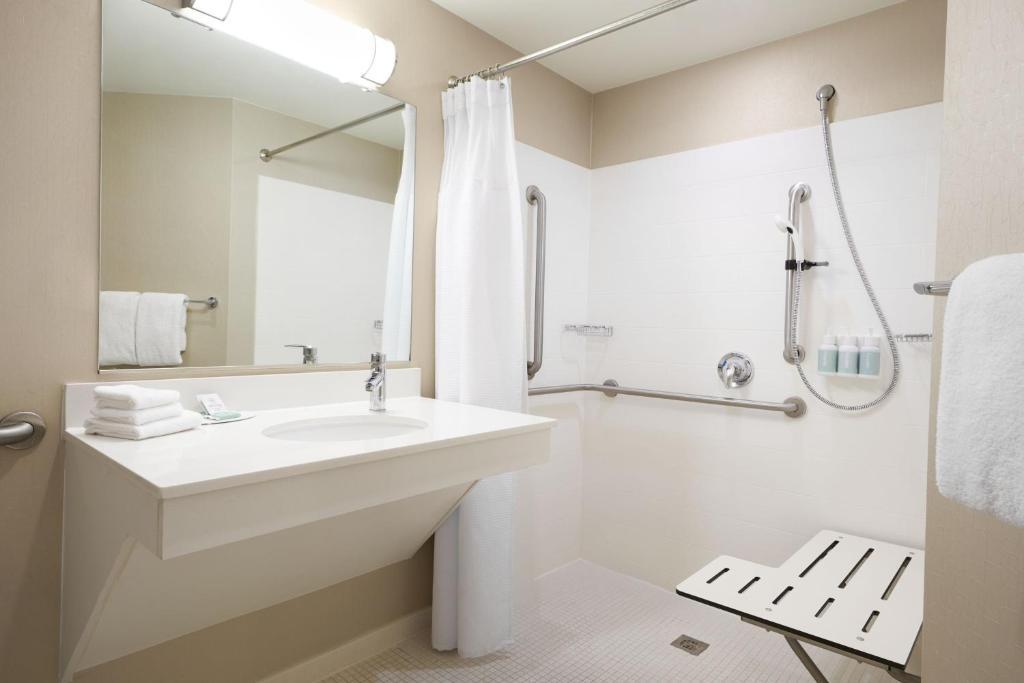 SpringHill Suites St. Louis Brentwood photo