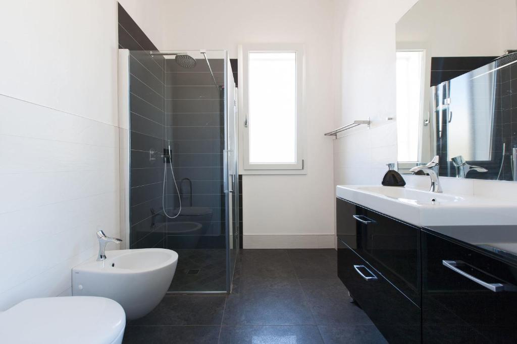 A bathroom at Villa Daiana by Perle di Puglia