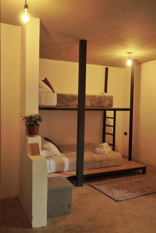 Postel nebo postele na pokoji v ubytování OutBox Inn