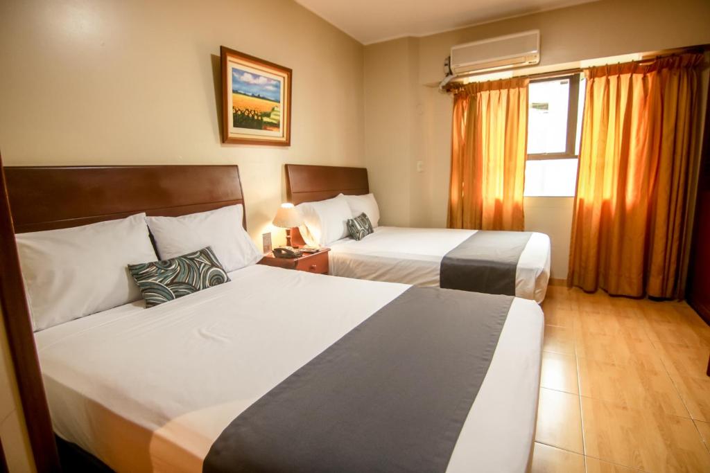 Postel nebo postele na pokoji v ubytování Epiqus Hotel