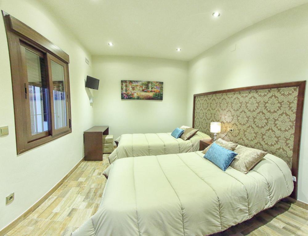 Postel nebo postele na pokoji v ubytování Hostal Garlu