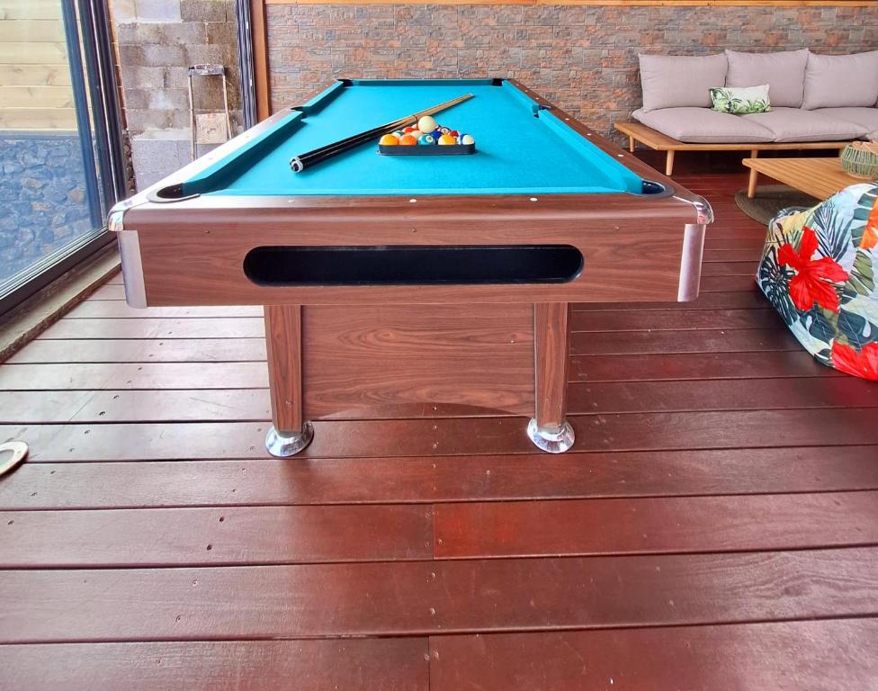 Biliár nebo kulečník v ubytování Villa Le Cyprès classée 4 Etoiles billard, piscine et jacuzzi