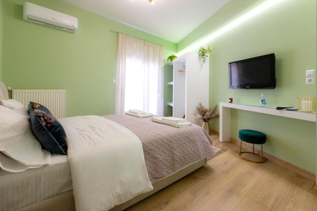 a bedroom with a bed and a flat screen tv at Korte Apartment 2 in Arta