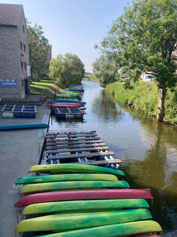 Výhled na řeku, která protéká v blízkosti prázdninového domu