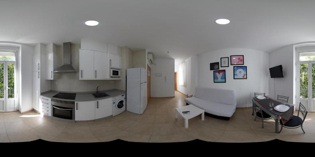 A kitchen or kitchenette at Luxury Apartments Puerto Valencia