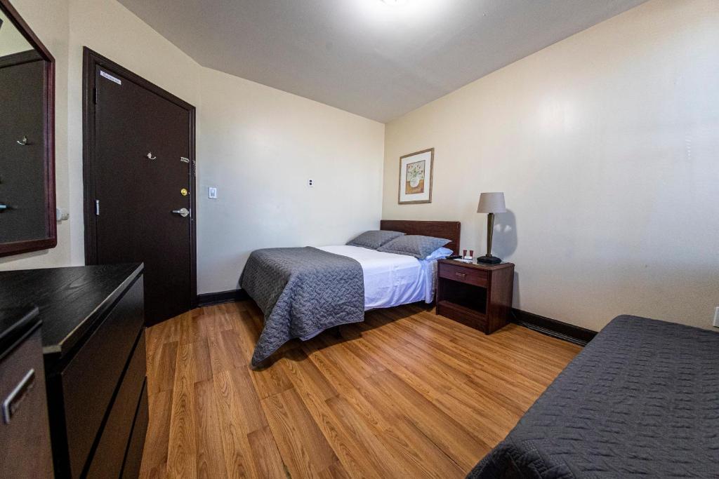 Postel nebo postele na pokoji v ubytování Shefah Hotel