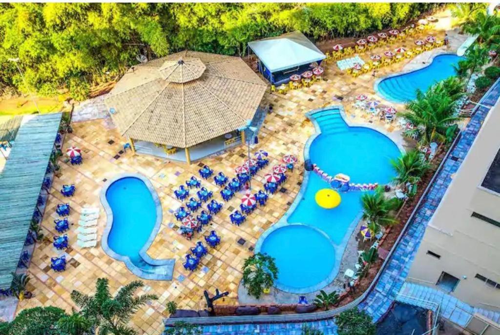 an overhead view of a pool at a resort at Flat - Condomínio Golden Dolphin Express in Caldas Novas