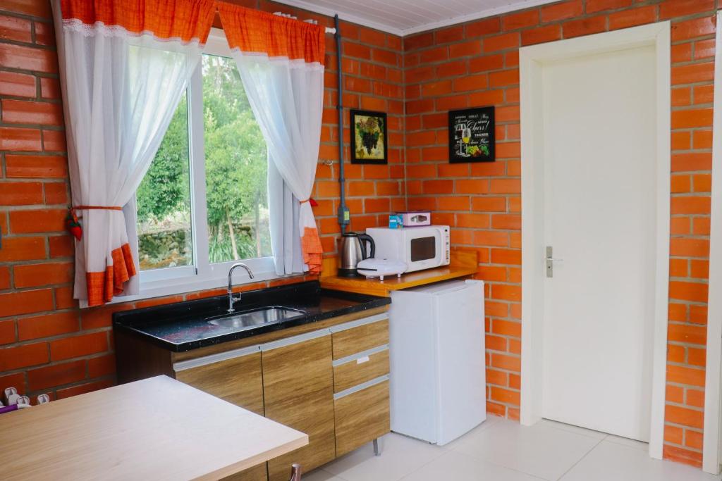 Kuchyň nebo kuchyňský kout v ubytování Pousada do Bosque Bento