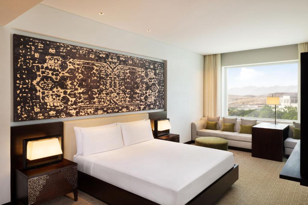 Postel nebo postele na pokoji v ubytování JW Marriott Hotel Muscat