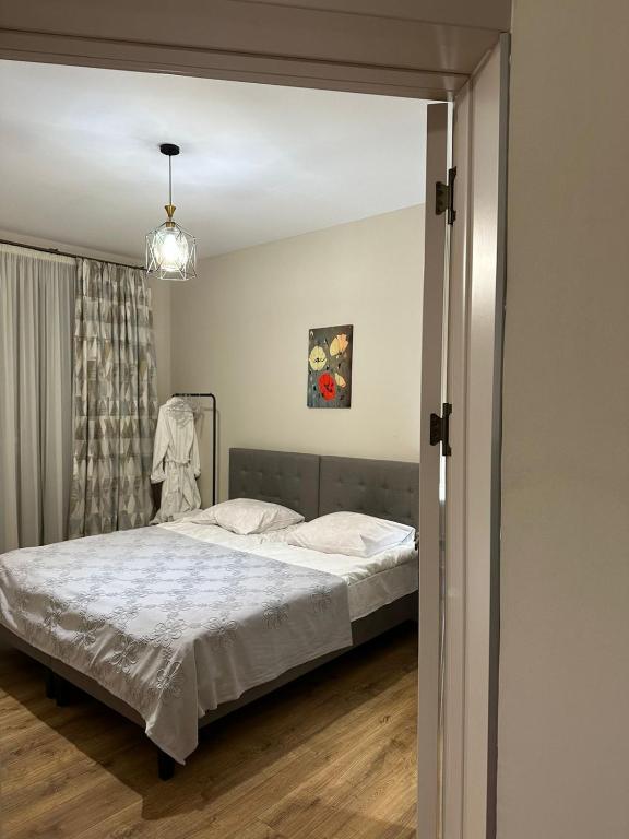 Postel nebo postele na pokoji v ubytování LARDA TBILISI