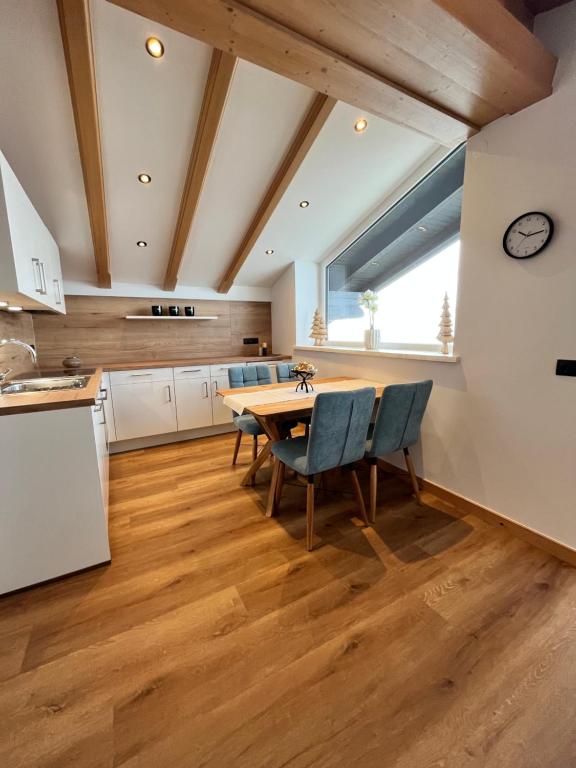 Kuchyň nebo kuchyňský kout v ubytování Appartements Zahnleiten