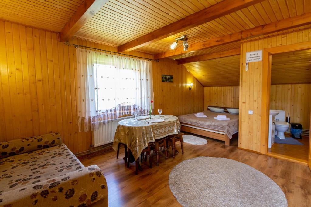 Postel nebo postele na pokoji v ubytování Садиба У Василини та Романа