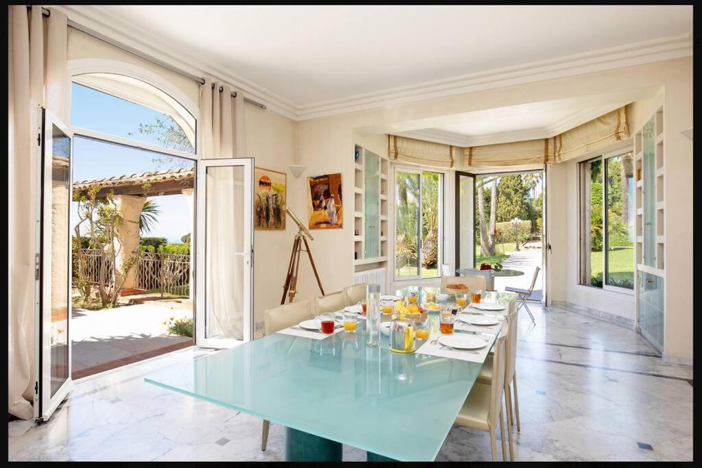 Posezení v ubytování LE CASTEL ROSE Super Cannes, face aux Îles de Lérins