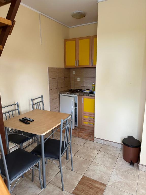 Una cocina o cocineta en Divčibarski raj