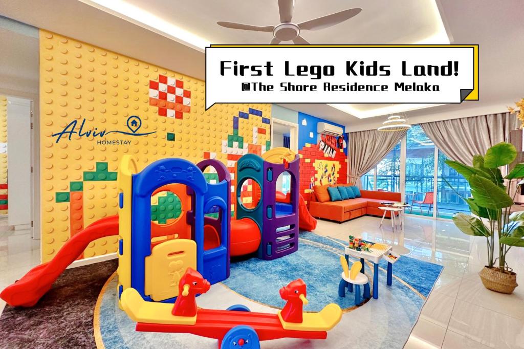 een speelkamer voor kinderen met een lego-land bij The Shore LEGO PlayGround I Family 10pax I Kids Friendly I JonkerSt in Melaka