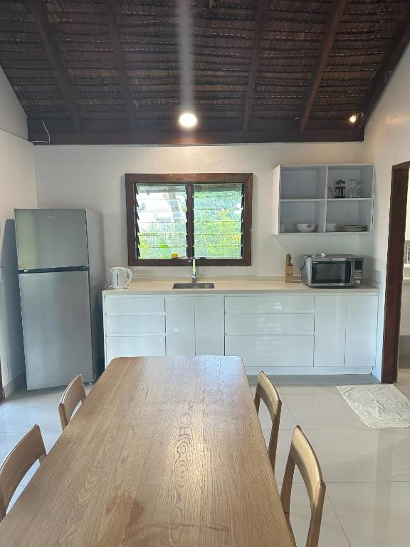 Kuchyň nebo kuchyňský kout v ubytování Vila Del Mare Beachfront Villas