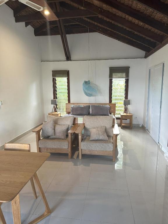 Postel nebo postele na pokoji v ubytování Vila Del Mare Beachfront Villas