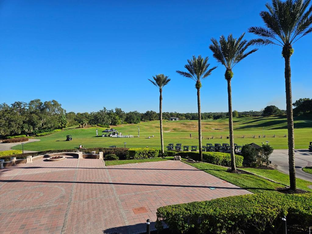 Zahrada ubytování Endearing Private Bedroom in Shared House in Reunion Resort