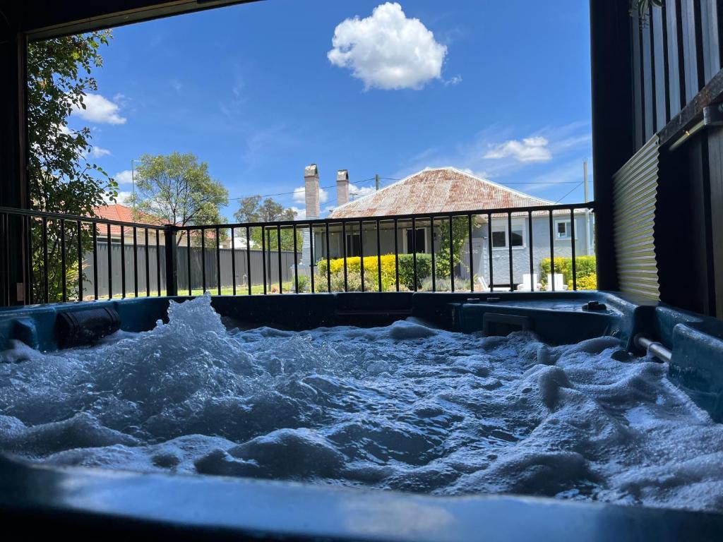 Balkón nebo terasa v ubytování Addisons Stanthorpe with hot tub