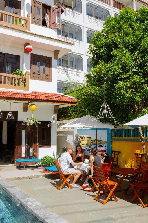 Hồ bơi trong/gần B'Lan Riverside Villa
