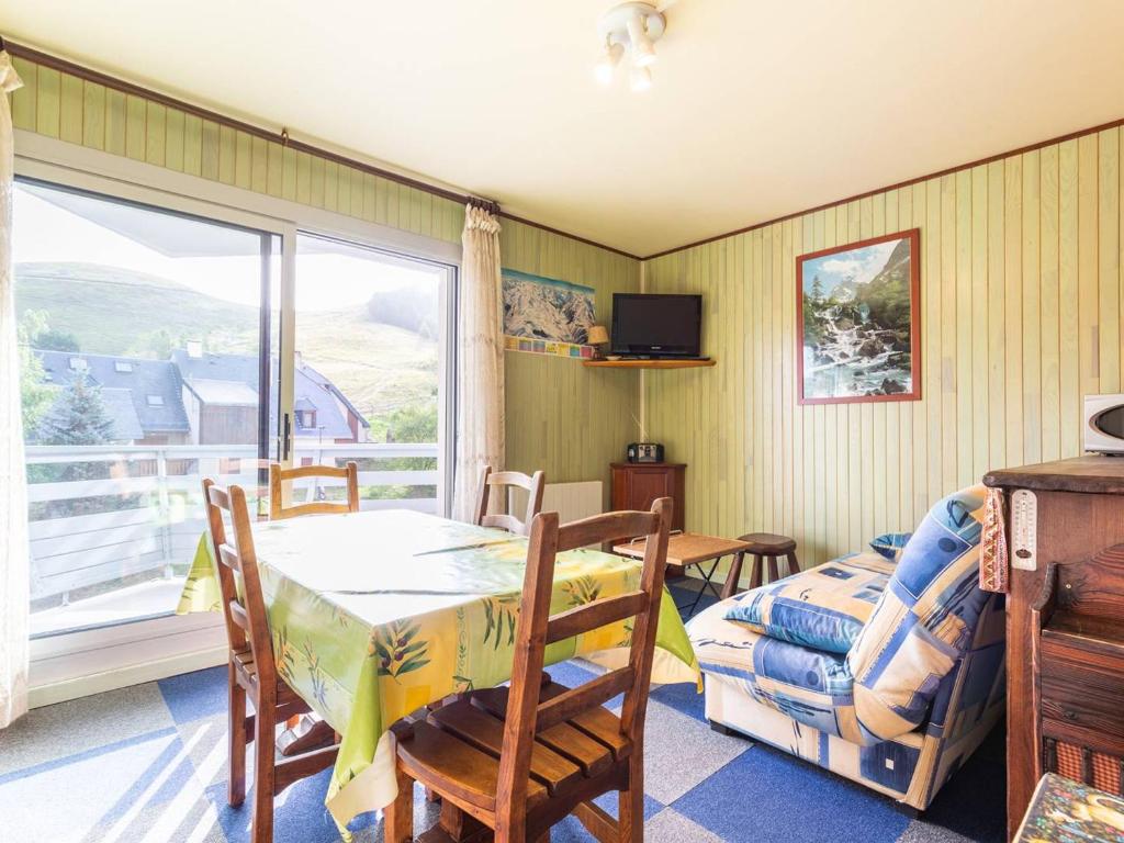 a dining room with a table and a bed and a window at Studio cosy pour 4 à Peyragudes proche des commerces - FR-1-695-39 in Germ