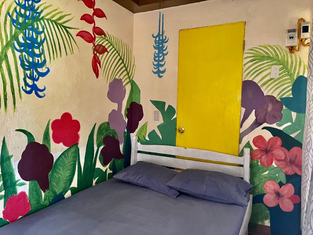 Postel nebo postele na pokoji v ubytování Boochee Beach